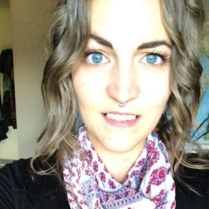 Meet your Posher, Chloe